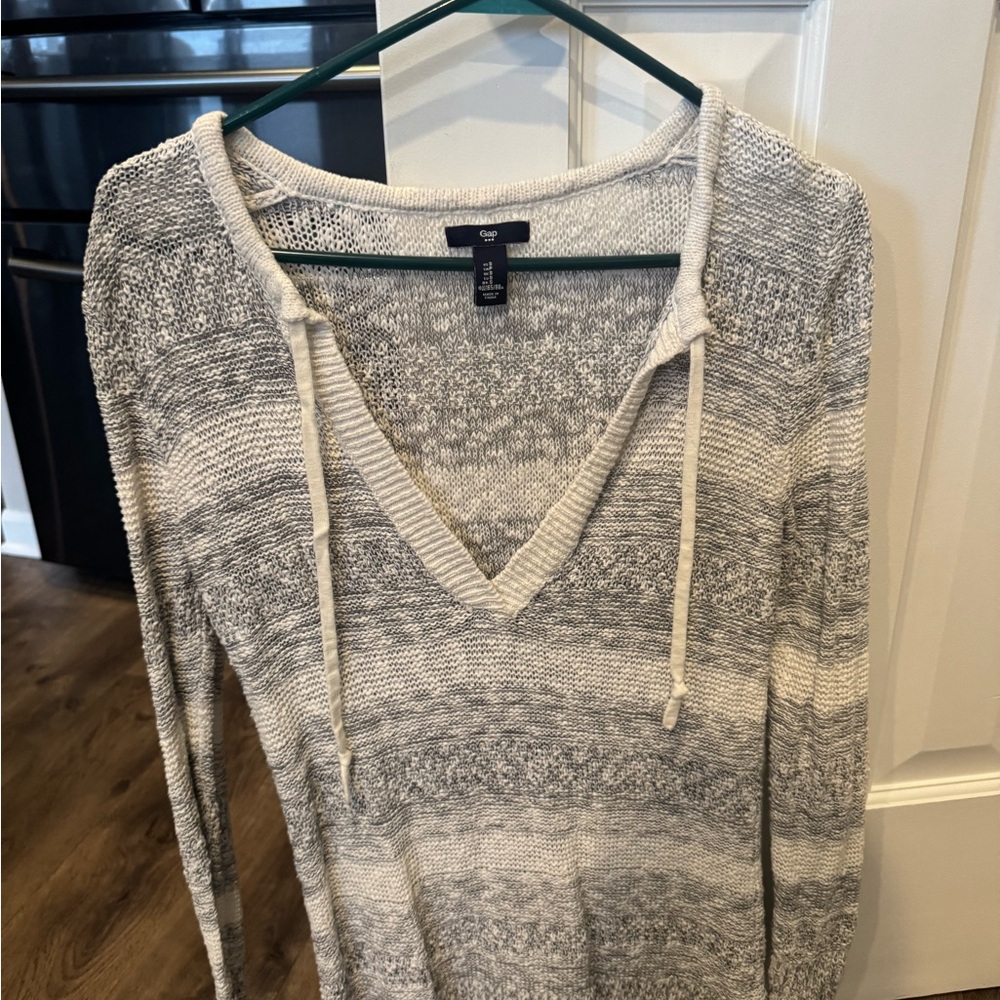 Women’s gap sweater
